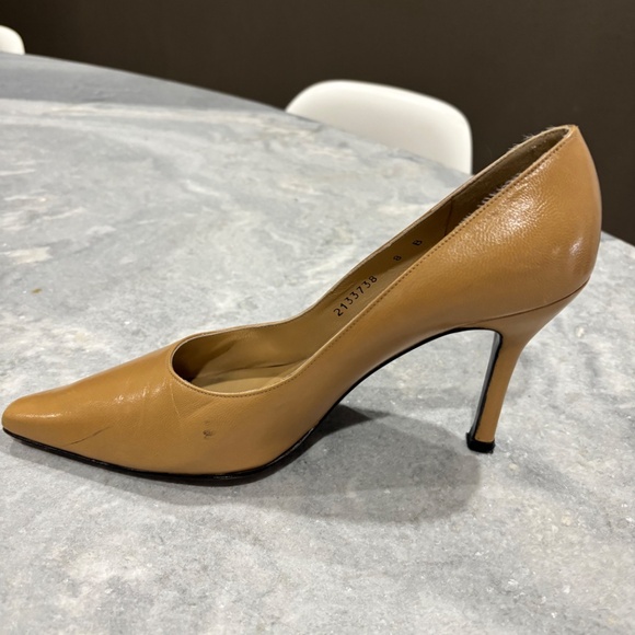 STUART WEITZMAN WOMENS CAMEL PUMP - Picture 12 of 16